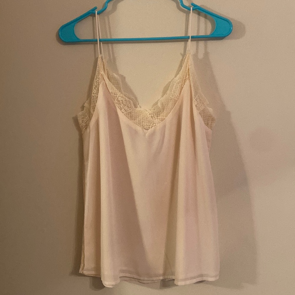 ⭐️ Wishlist Ivory Lave Tank M